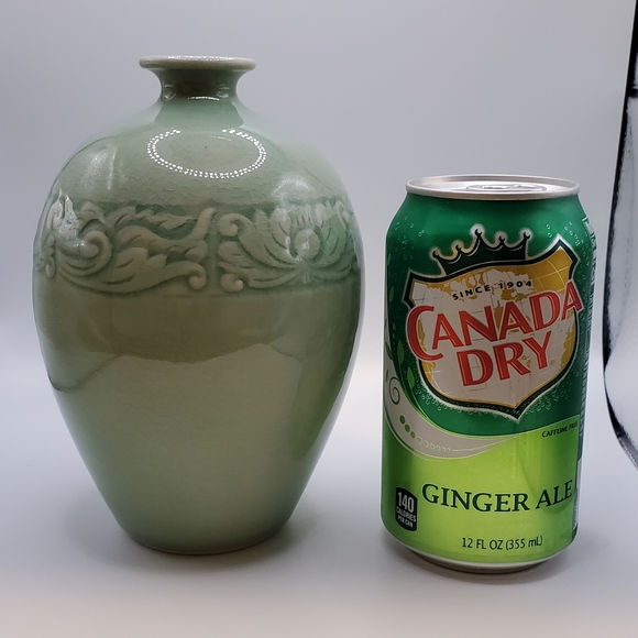 VINTAGE BAAN CELADON Pottery VASE. Embossed Design. Crackle Glaze. Cottagecore. - Picture 4 of 6